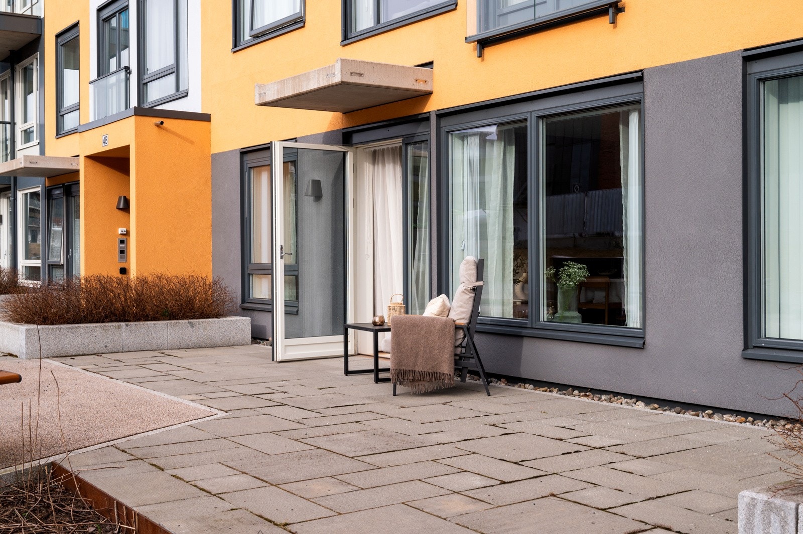 Her kan man sitte å nyte solen en fin sommerdag Galleribilde