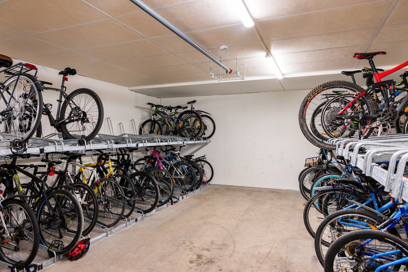 I garasjeanlegget er det også inngang til felles sykkelparkering Galleribilde