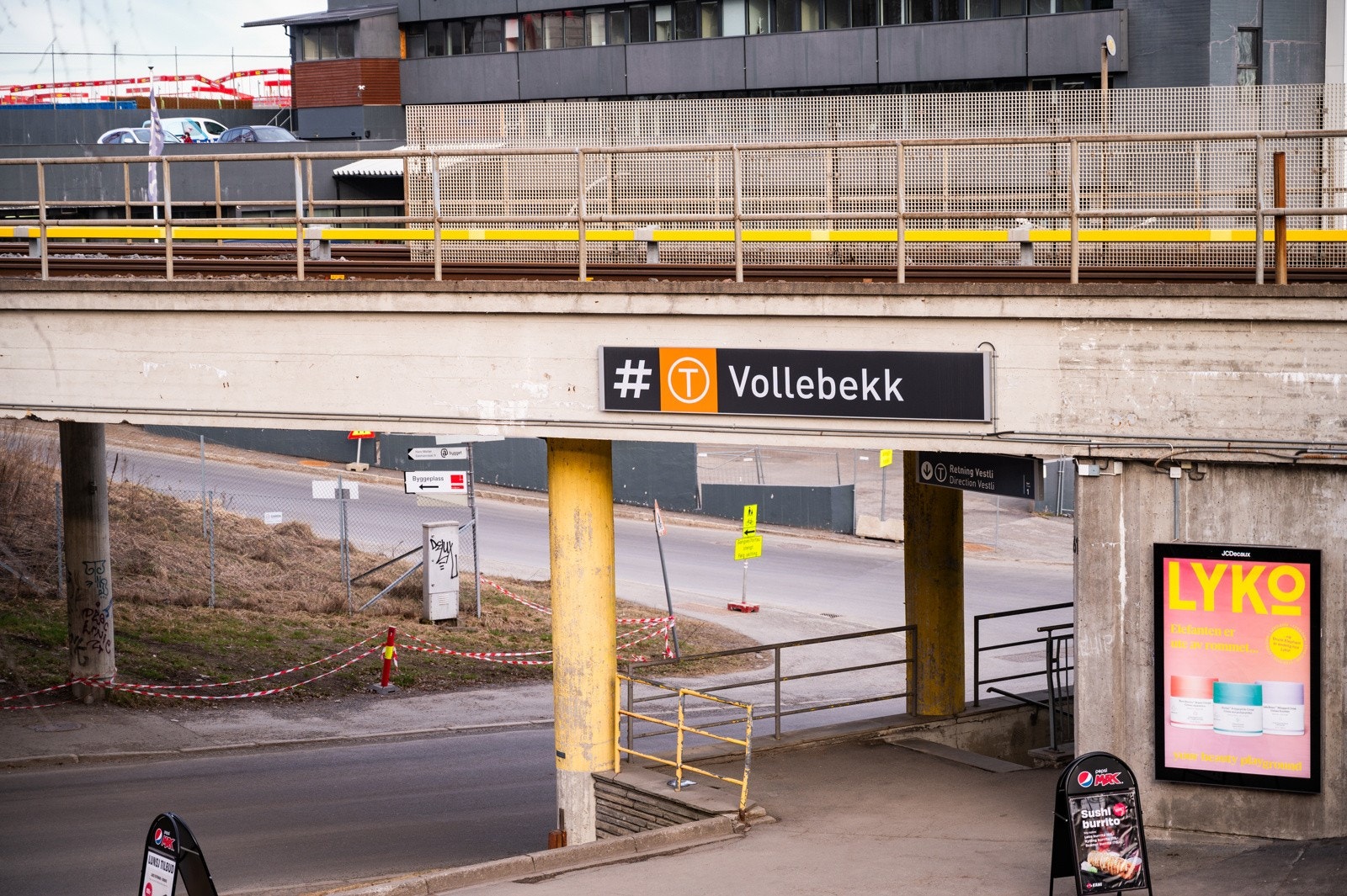 Vollebekk har et svært godt kollektivtilbud med både t-bane og buss i gangavstand. T-banens linje 4 og 5 tar deg til sentrum på få minutter, og busslinje 58 stopper i nærheten med forbindelse til bl.a. Nydalen, Storo og Alna. Galleribilde