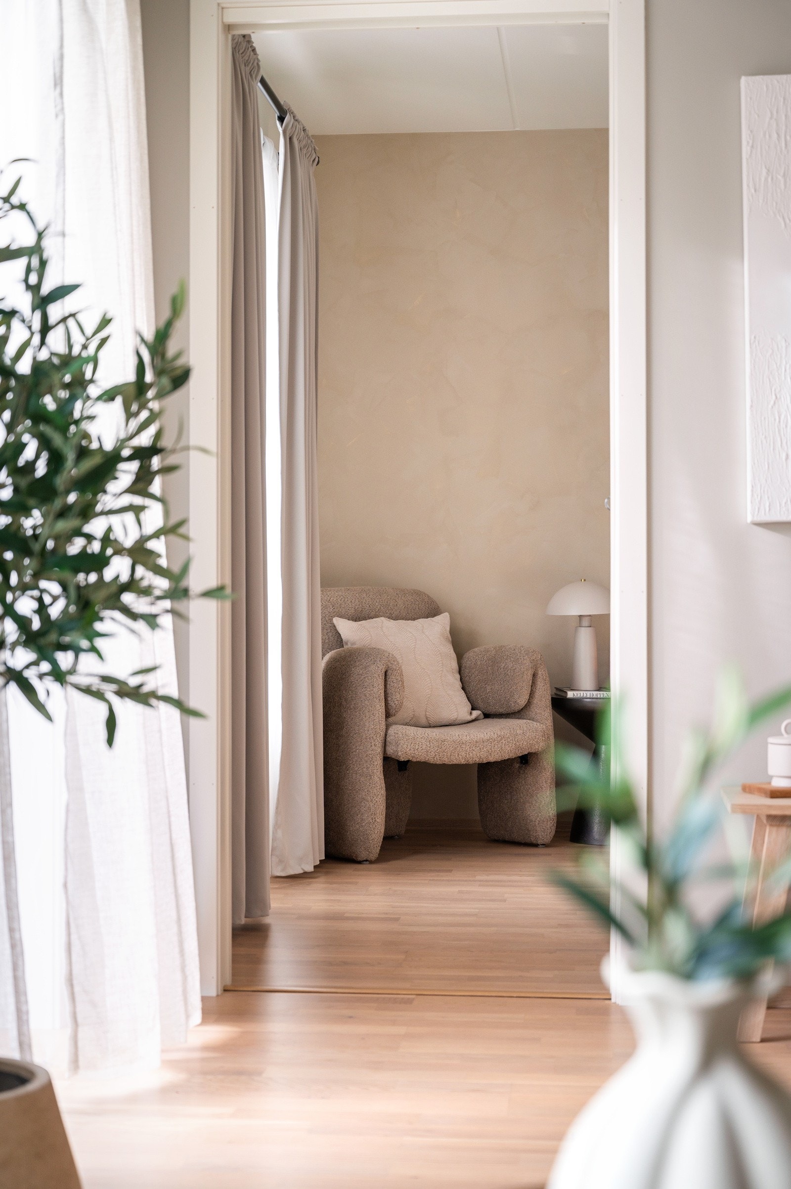 Fra stuen har du inngang til soverommet Galleribilde