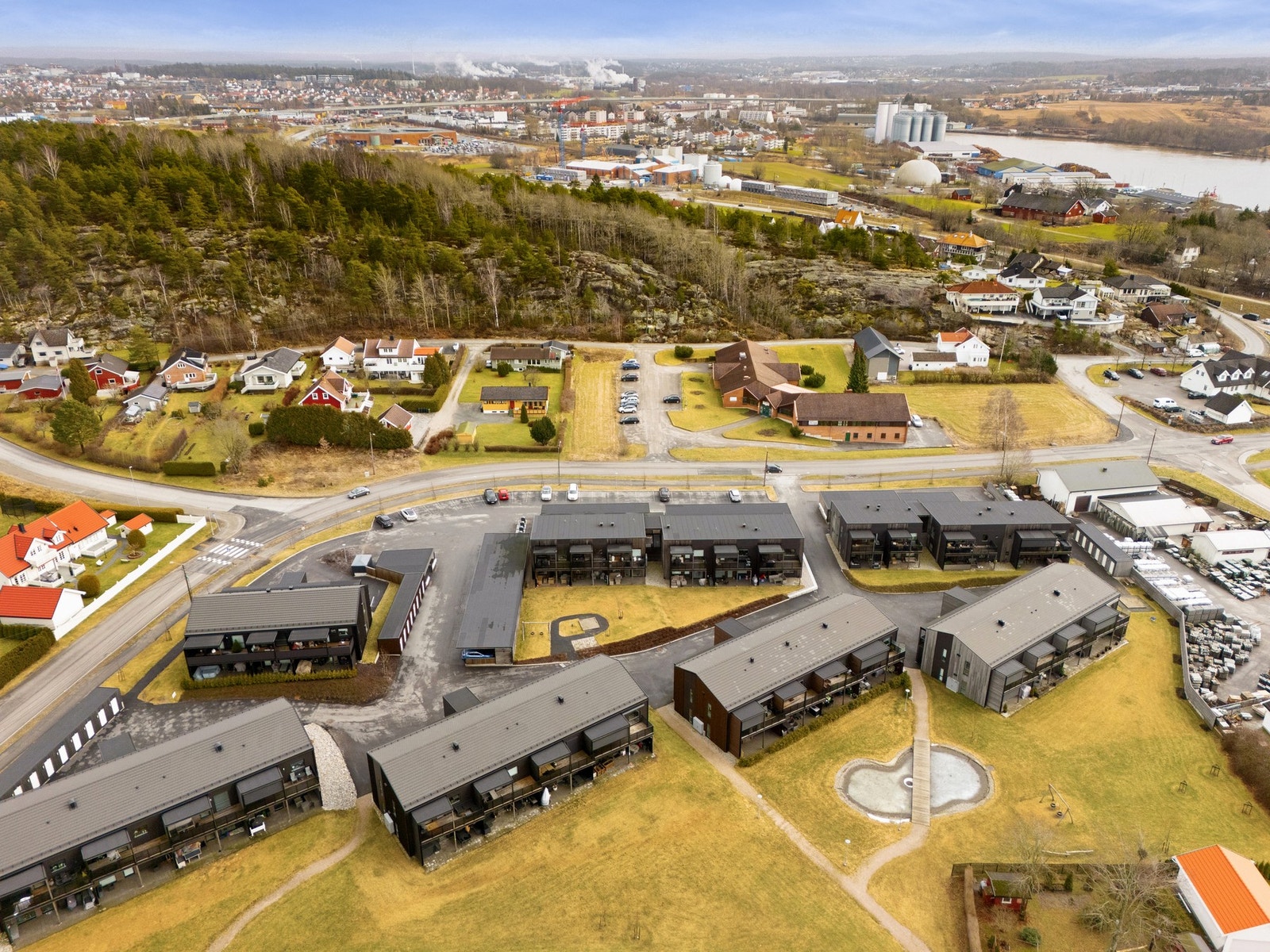 Velkommen til en hyggelig visning i Ordfører Karlsens vei 15L! Galleribilde