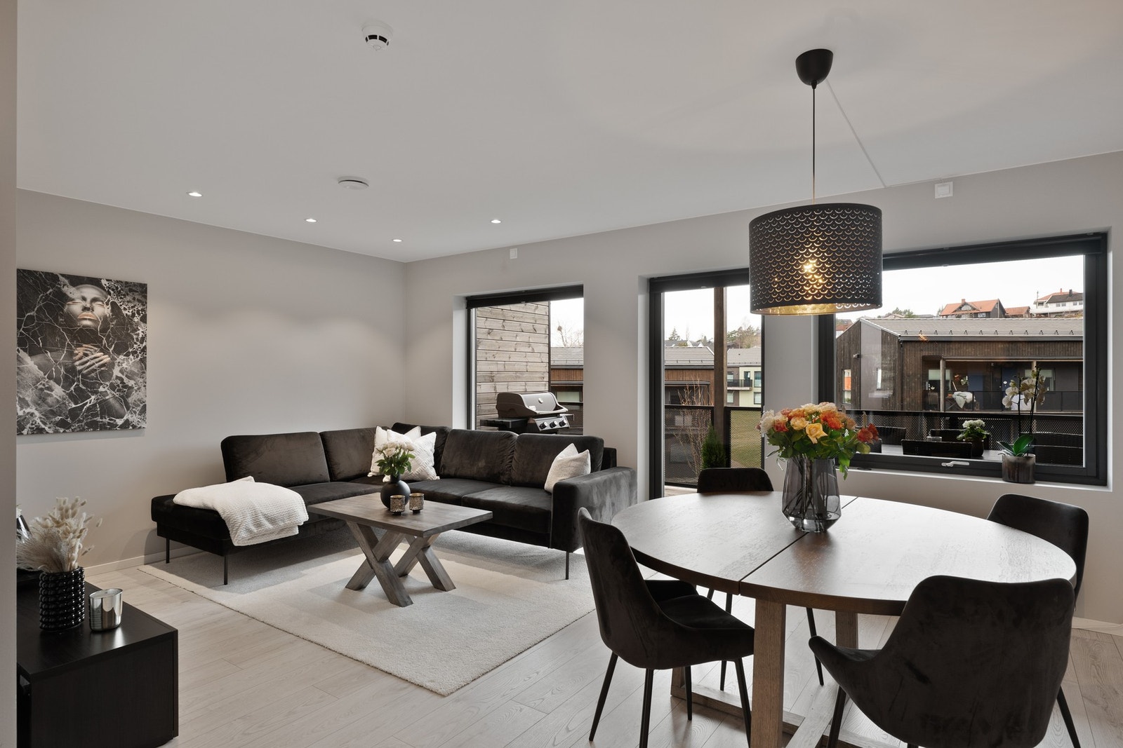 Leiligheten fremstår som svært pen og moderne. Galleribilde