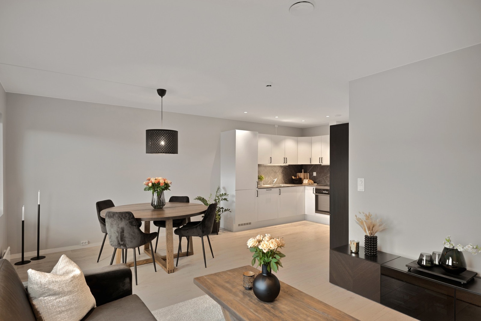 Velkommen til Ordfører Karlsens vei 15L, presentert av Jonas Olaussen! Galleribilde