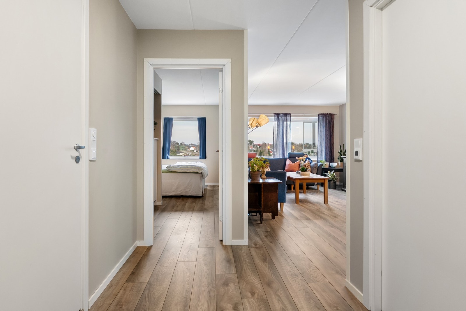 Entré - Det er lagt gulvvarme samt nye overflater på gulv Galleribilde