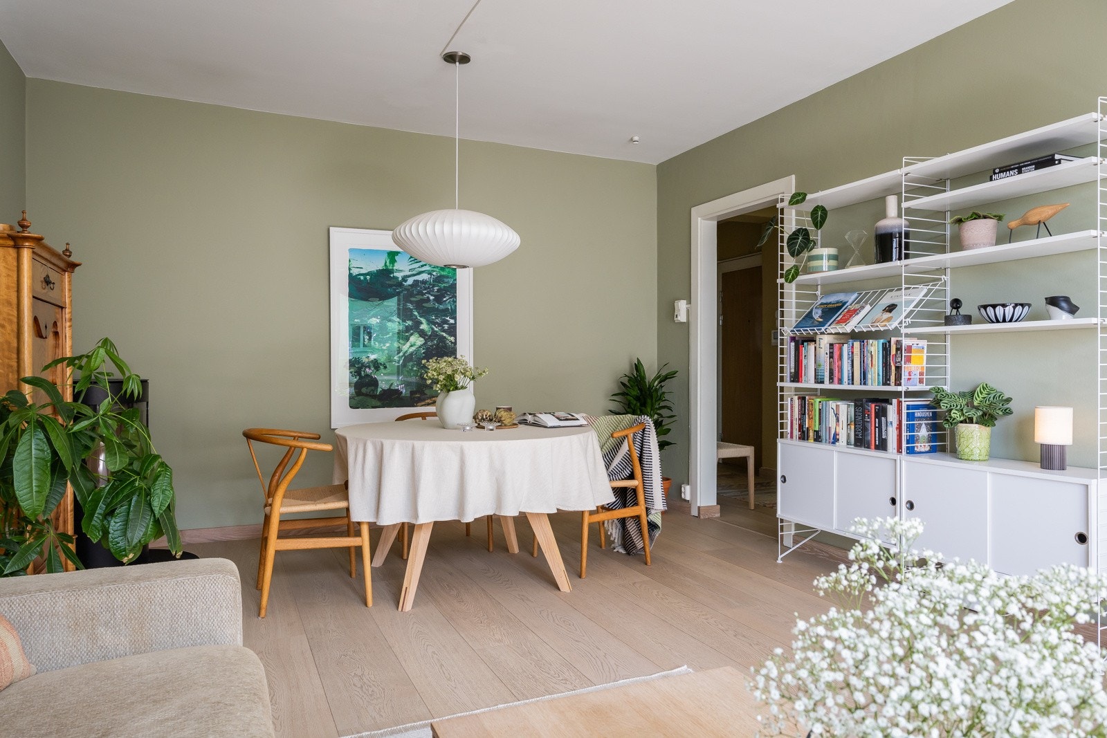 I 2022 ble også vegger malt i trendy fargetoner. Galleribilde