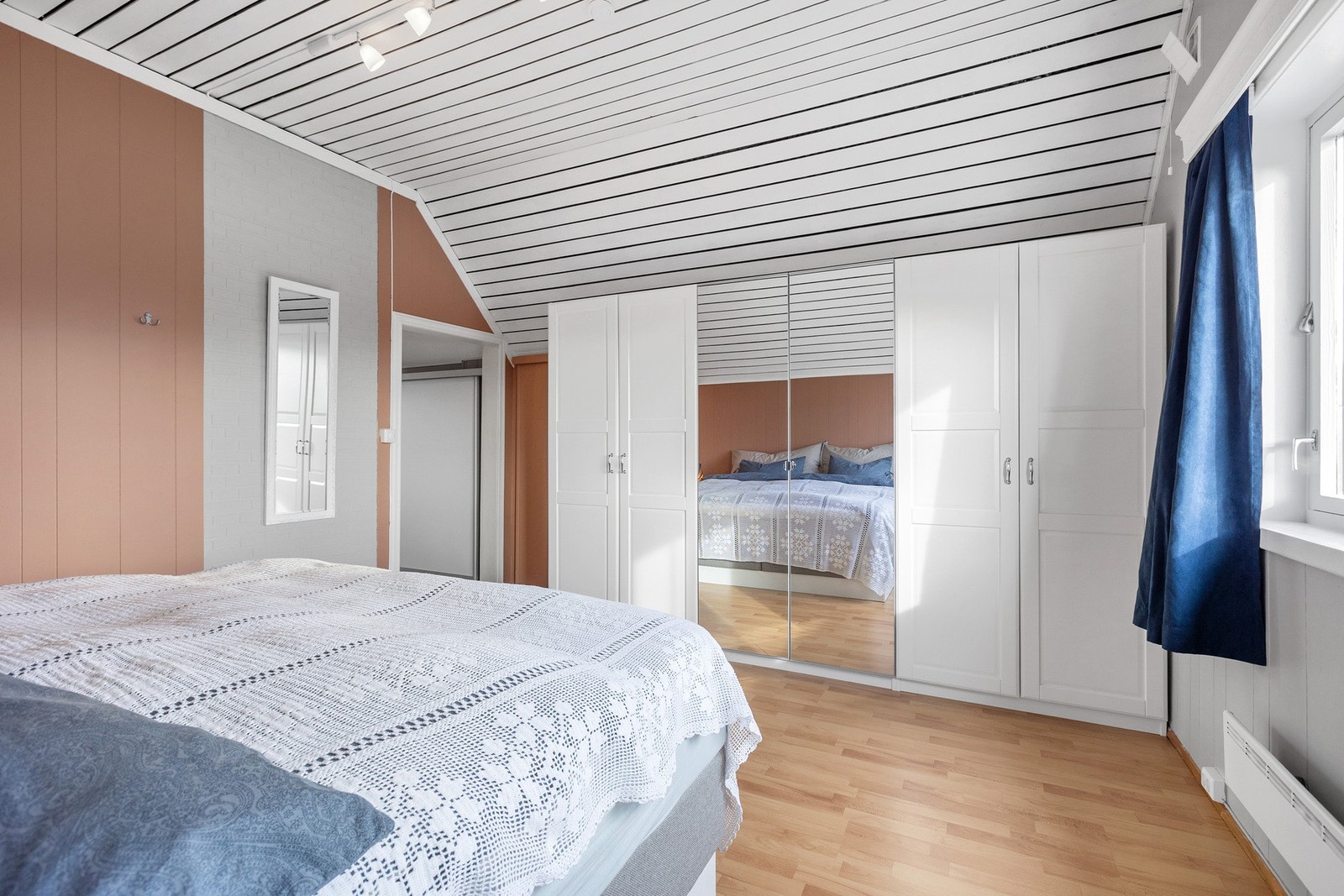 God garderobeplass på soverommet Galleribilde