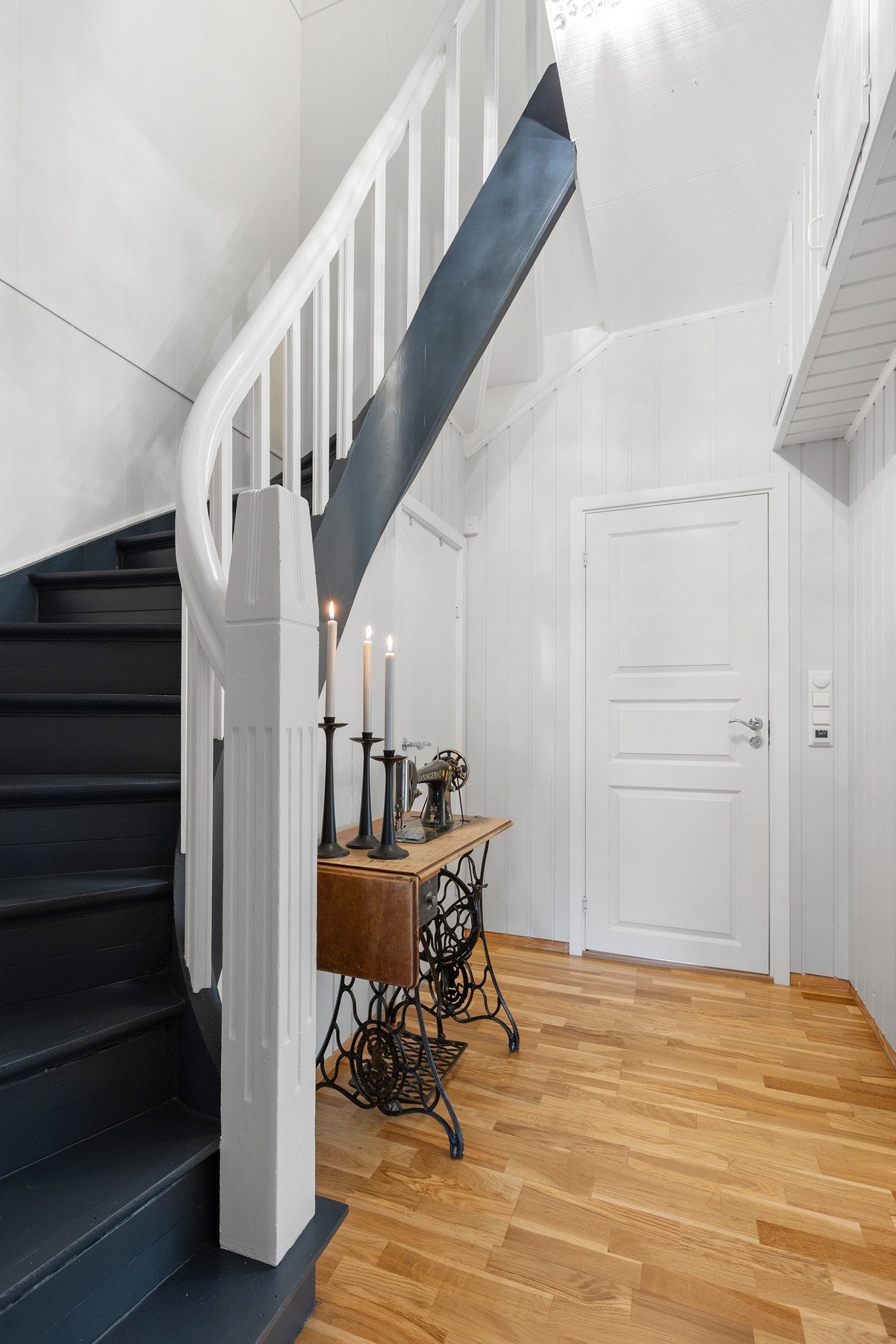 Gang/trappegang opp til 3. etasje Galleribilde