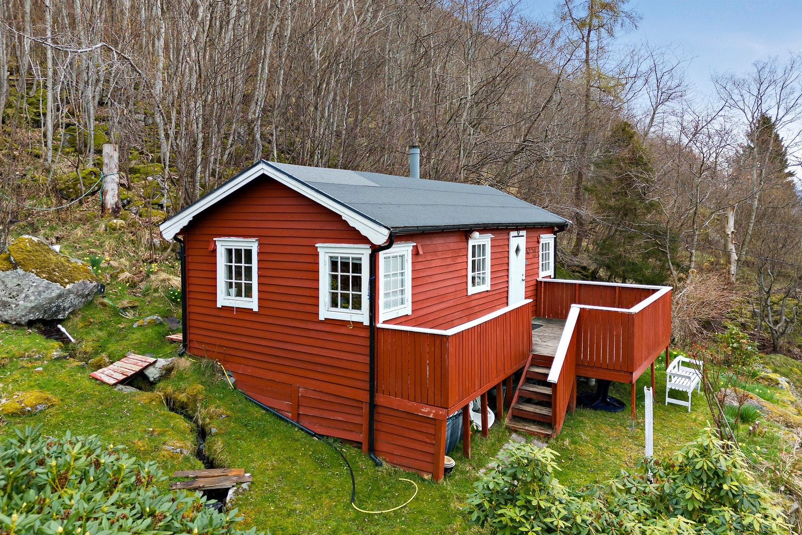Hytten ligger usjenert til og uten innsyn. Perfekt for deg som søker stillhet og en pause fra hverdagen. Galleribilde