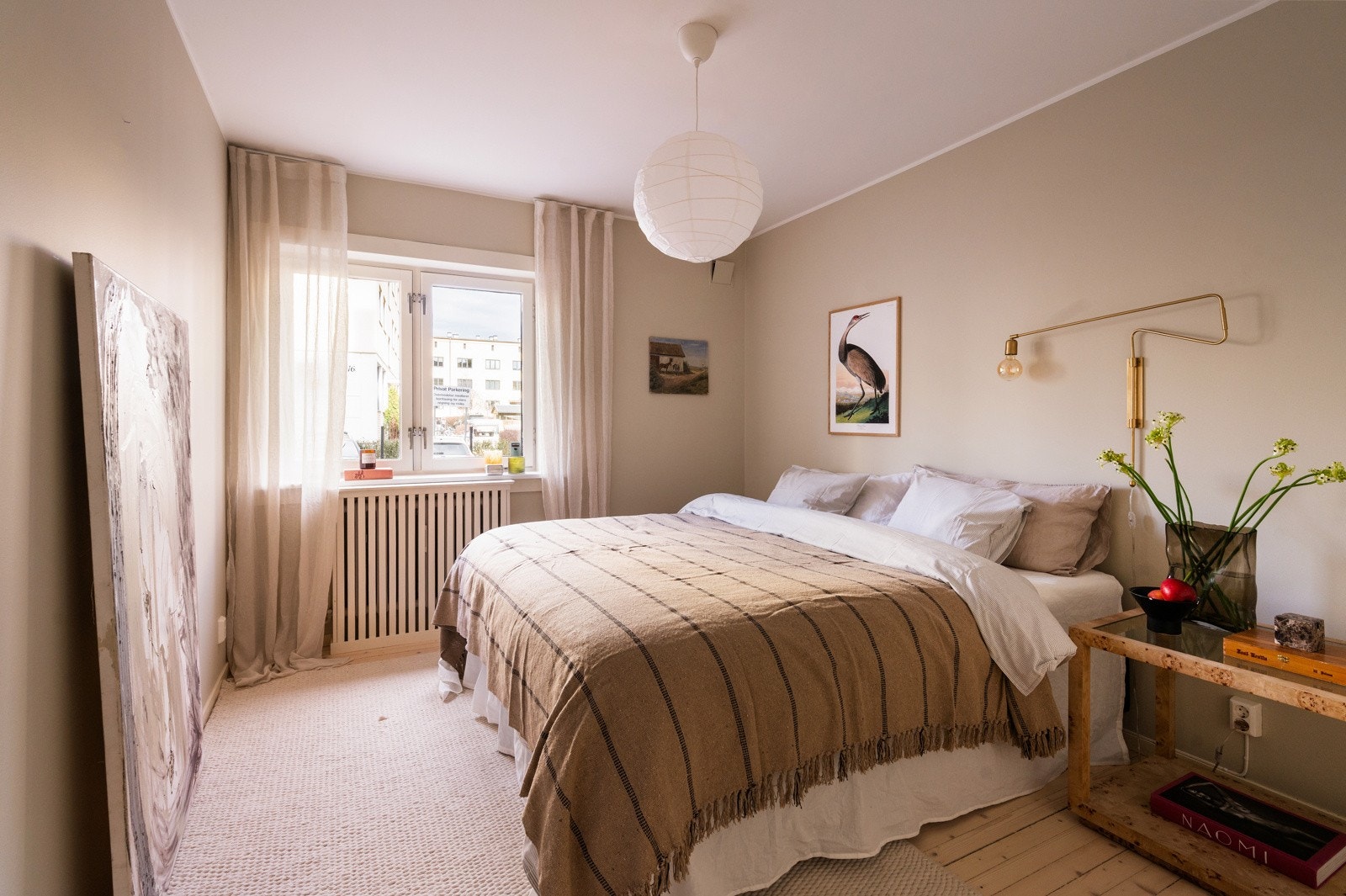 Leiligheten har to soverom av god størrelse, begge med lyse overflater og behagelig atmosfære. Galleribilde