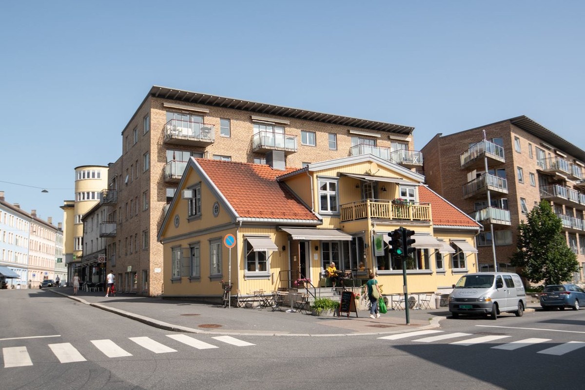 Folkvang er tilbake i det gule huset i hjertet av Sagene - med ny meny, ny drakt og gamle røtter. Fra bydelskafé i 1855 til moderne lunsjbar og nå ekte nabolagsrestaurant. Velkommen nyåpnede Folkvang! Galleribilde