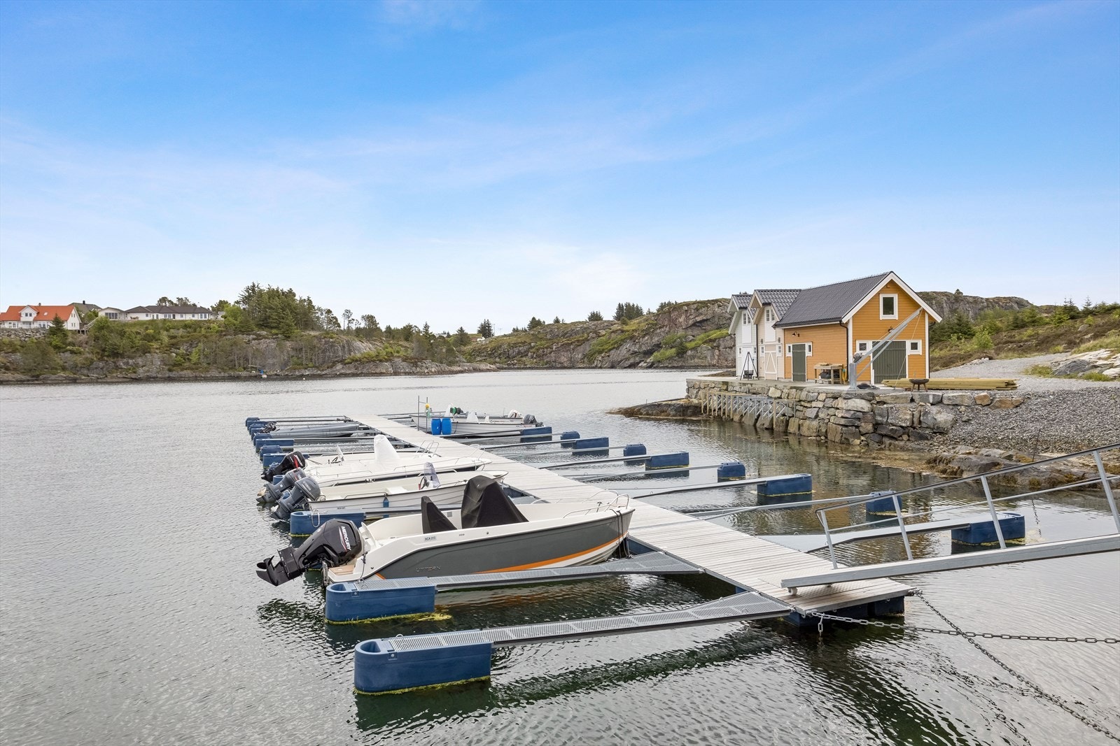 Se vedlagt kart til salgsoppgaven for å se hvilke båtplasser som er ledig Galleribilde