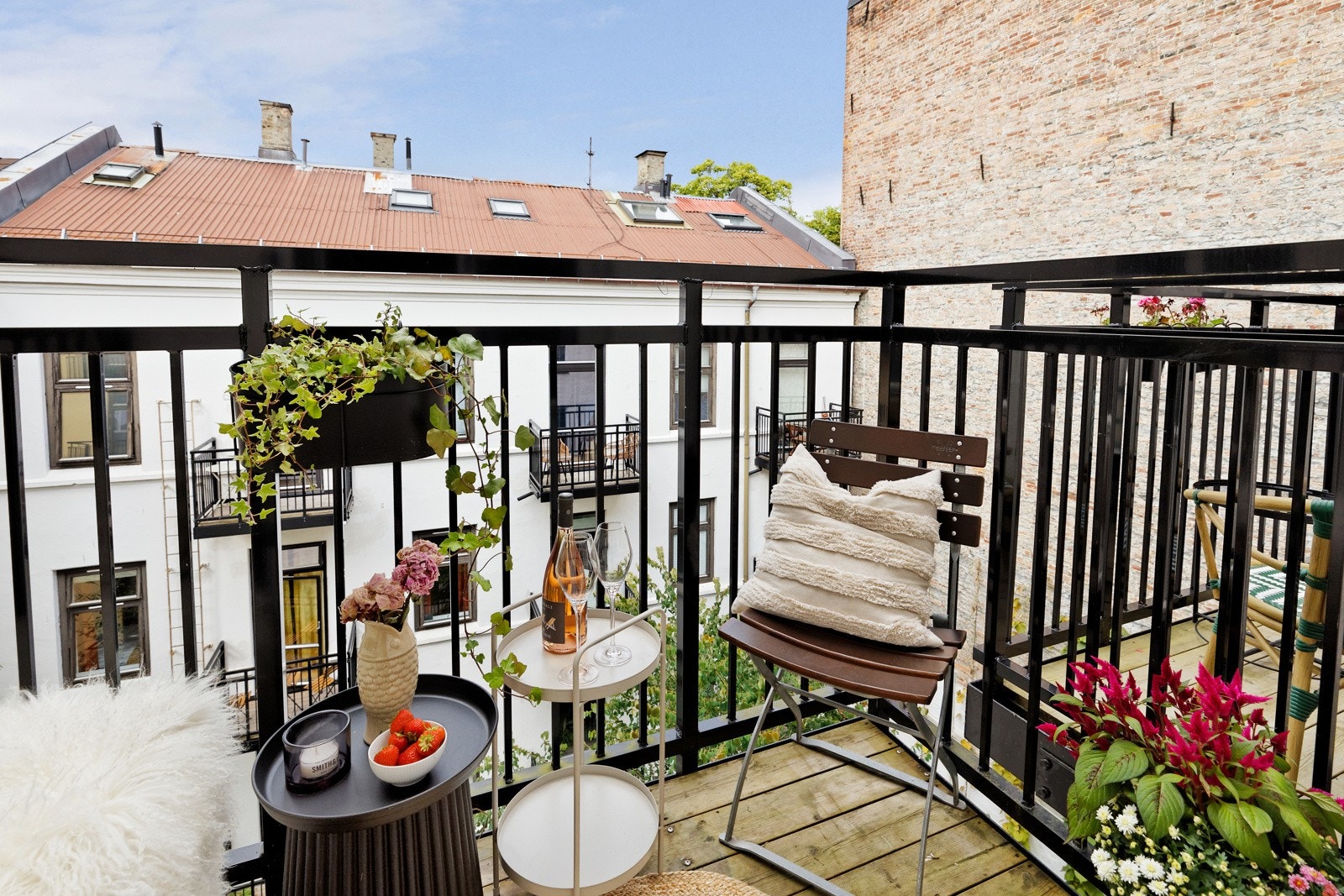 Privatmegleren Aksept v/Karoline B. Olsen har gleden av å ønske velkommen til Nordahl Bruns gate 7B! Galleribilde