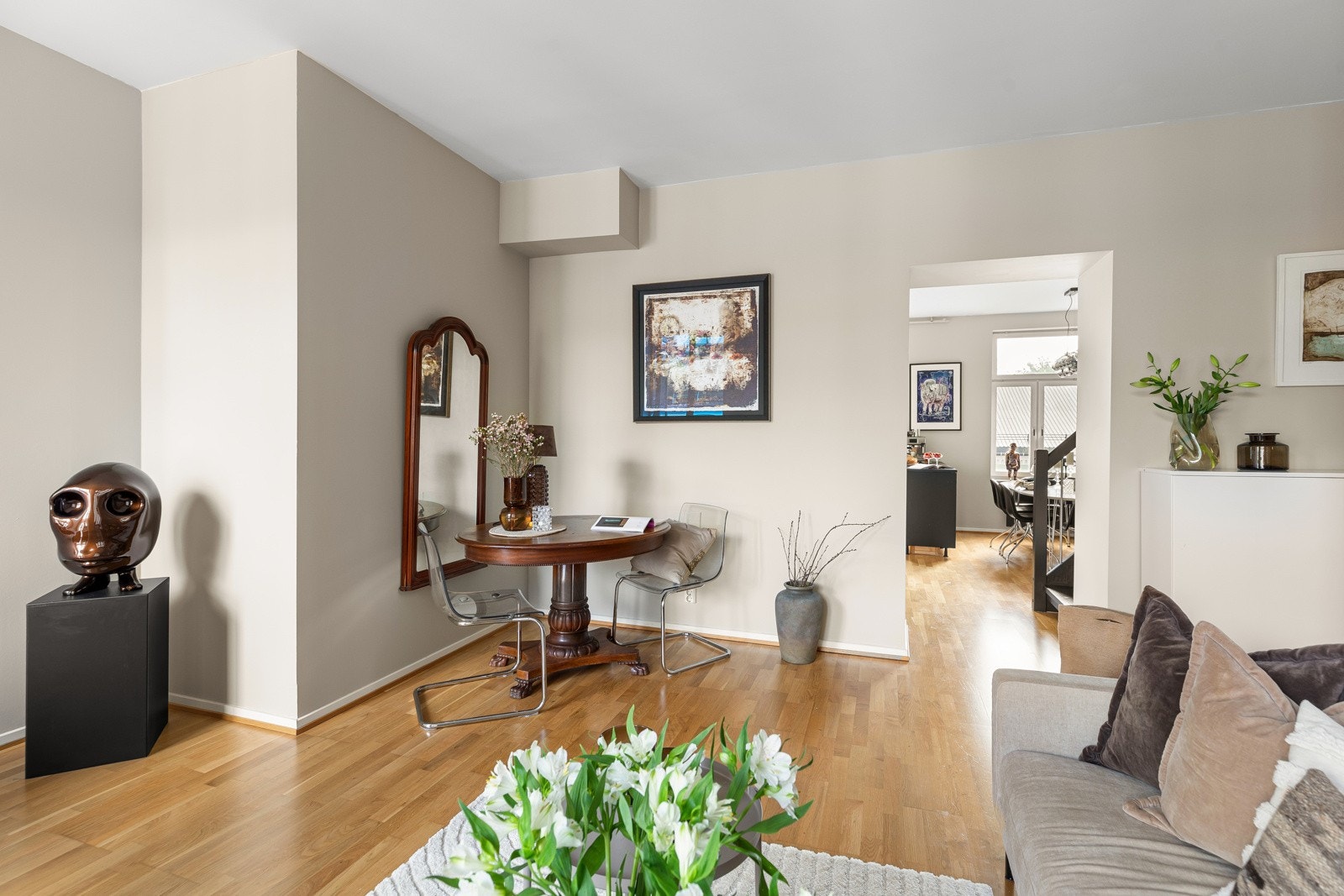 Særdeles lys, luftig & lekker 4-roms med ettertraktet beliggenhet Galleribilde