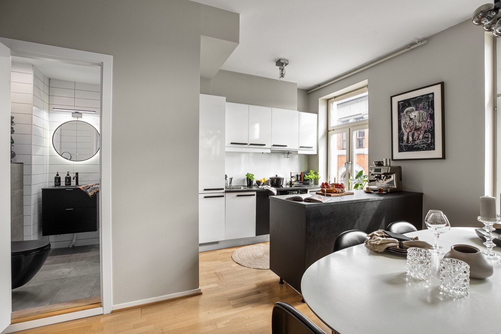 Gården er rehabilitert i 2010 og holder en gjennomgående god standard Galleribilde