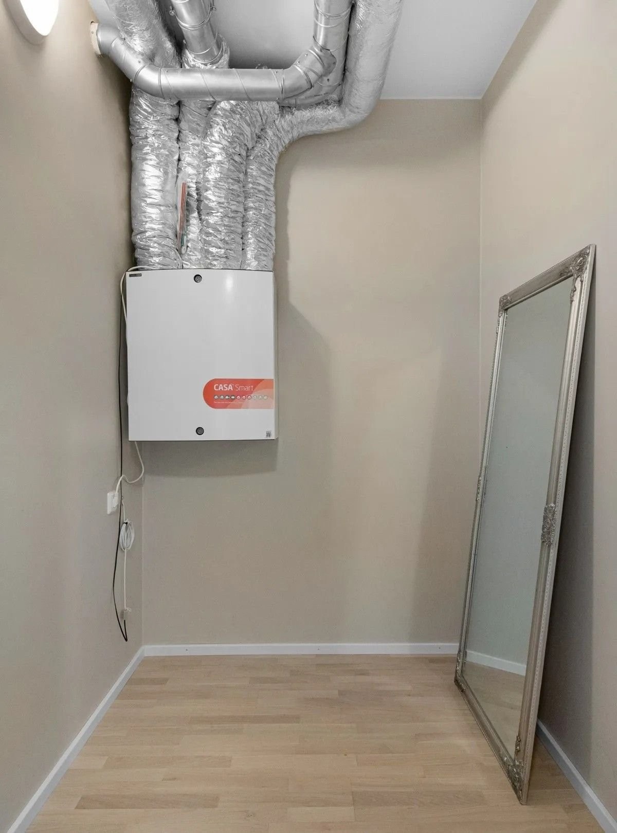 Stor, romslig innvendig bod. I tillegg disponeres det en bod i kjelleren på 5,5 kvm. Galleribilde