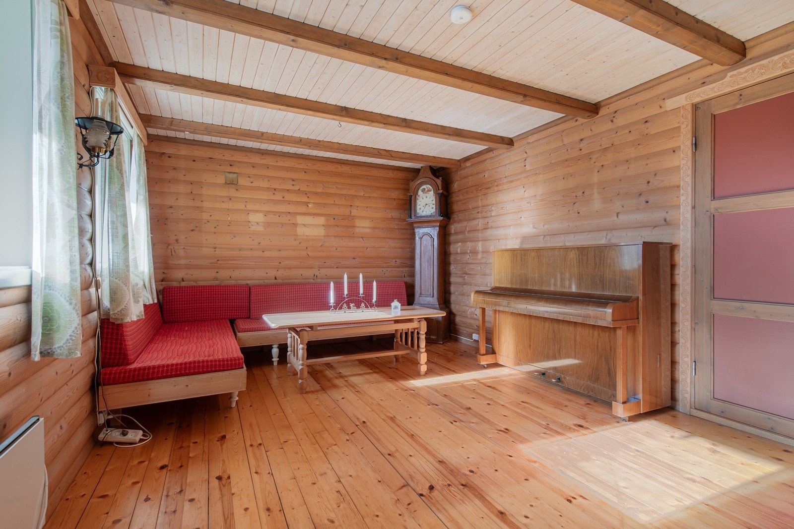 Stue i underetasje, perfekt som lekerom, rom til ungdommen, som hobbyrom, hjemmekino, eller hva enn du skulle trenge! Galleribilde