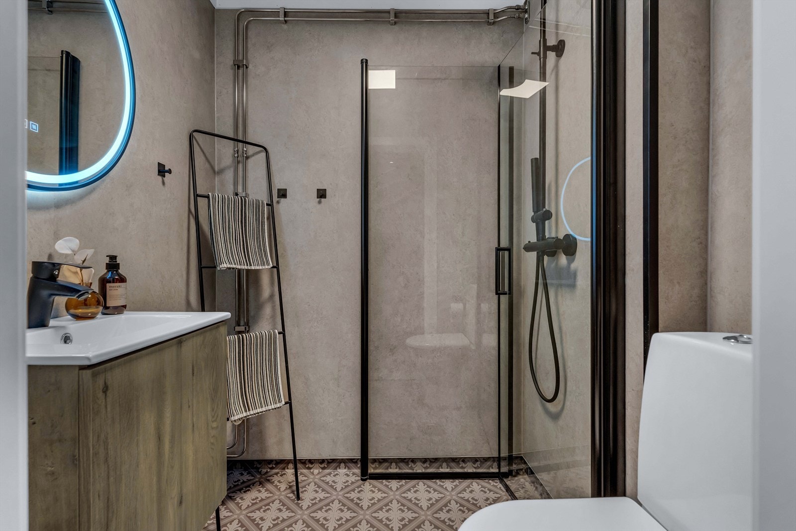 Badet er pusset opp og modernisert i perioden 2021 til 2025, og fremstår som delikat og tidsmessig. Galleribilde