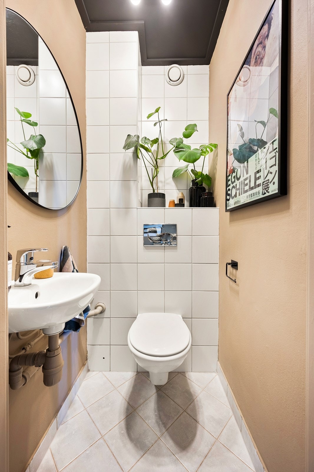 Praktisk, separat toalett med adkomst fra gangen. Galleribilde