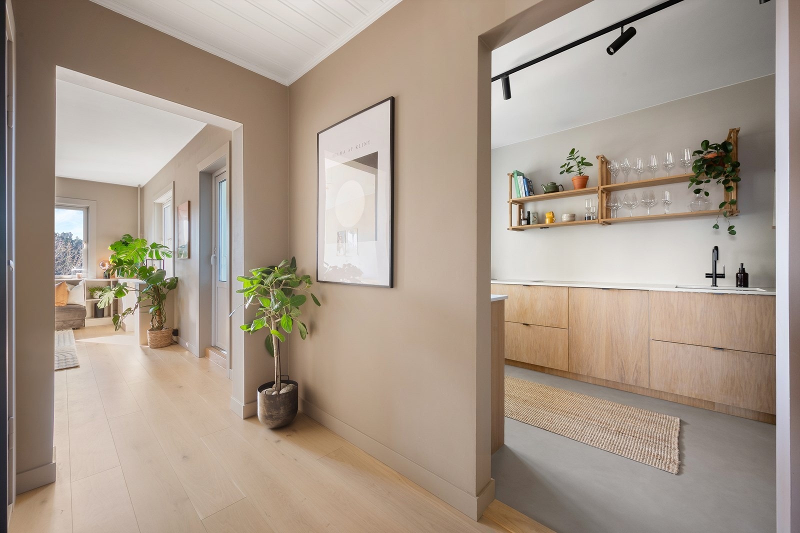 Gangen har en sentral plassering som sikrer god flyt mellom rommene. Galleribilde