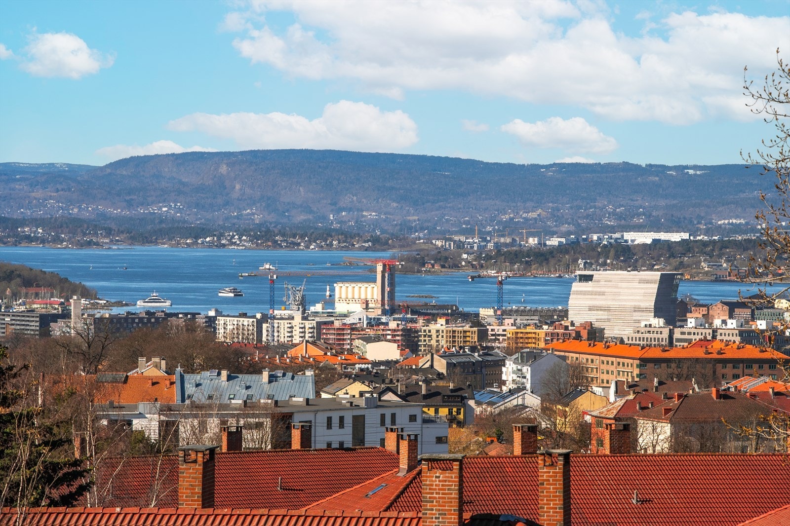 Fra balkongen er det fantastisk og helt åpen utsikt. Galleribilde