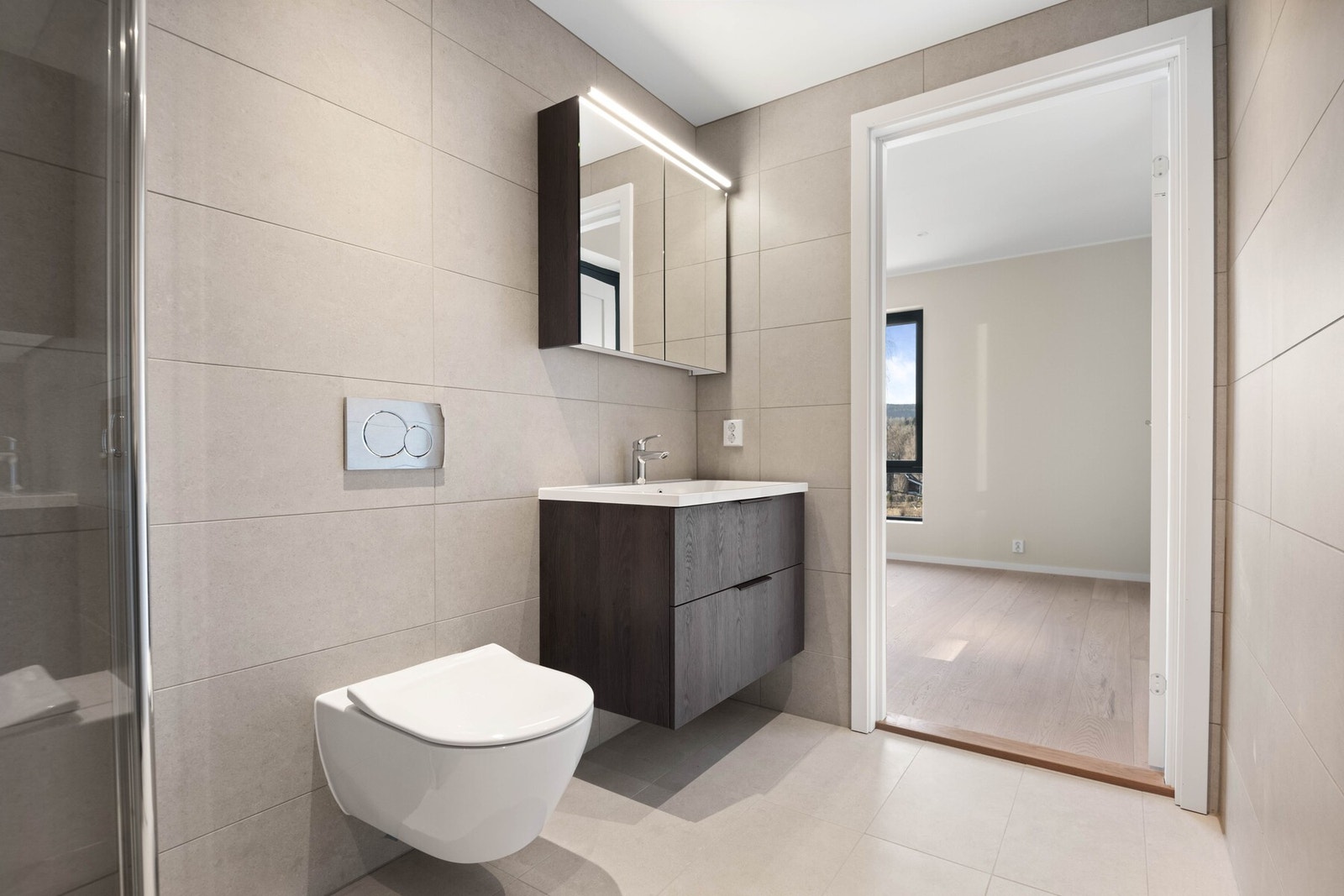 Privat bad med tilgang fra hovedsoverommet. Galleribilde