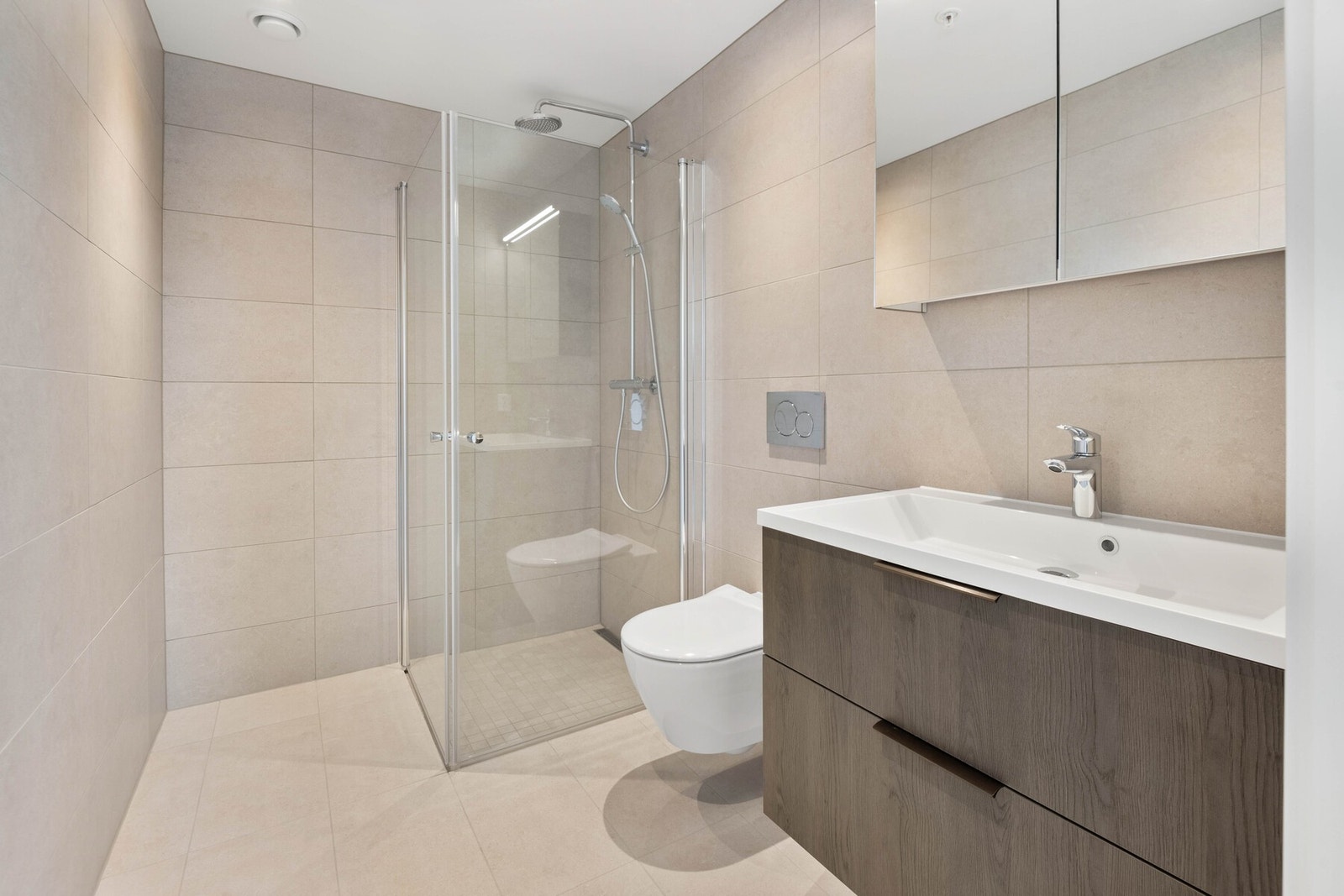 Privat bad med tilgang fra hovedsoverommet. Galleribilde