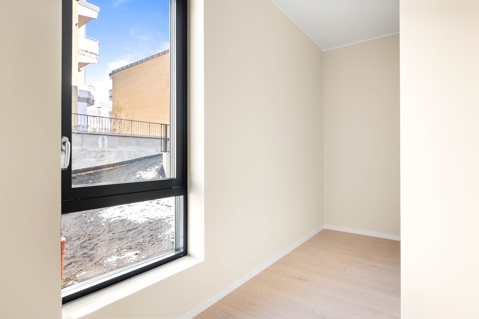 Soverom 3. Alle soverom har et vindu med et praktisk åpningsfelt som gjør det mulig å slippe inn frisk luft. Galleribilde