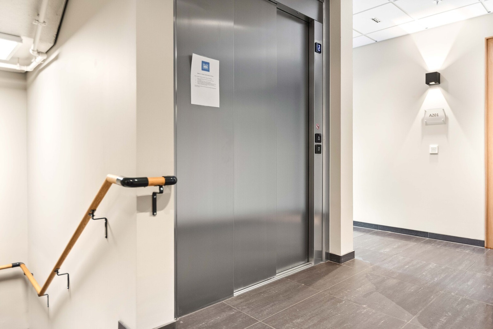 Utbygger har lagt stor vekt på å skape innbydende og stilfulle innvendig fellesarealer, med fokus på estetikk og funksjonalitet. Galleribilde