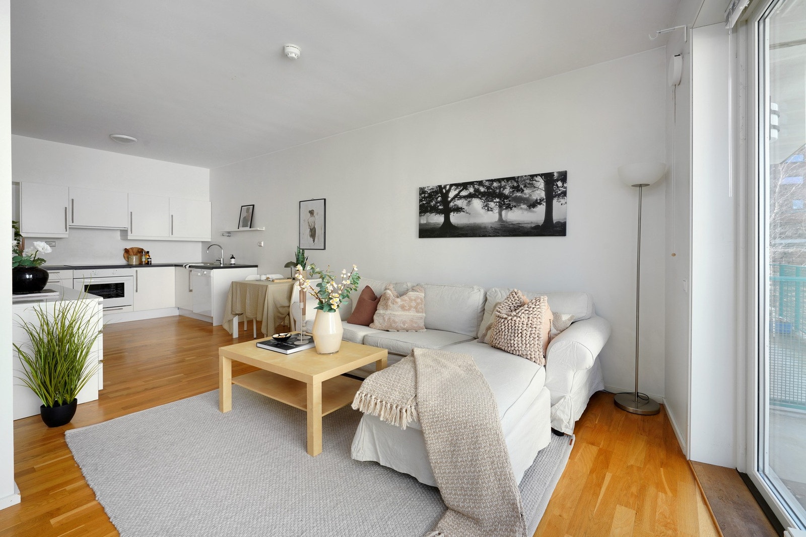 Lyst og nøytralt rom, her er det enkelt å skape sitt eget hjem. Galleribilde