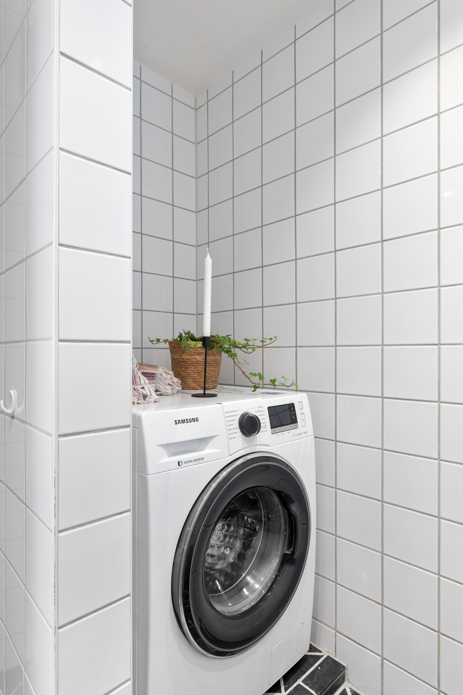 Praktisk nisje for vaskemaskin Galleribilde