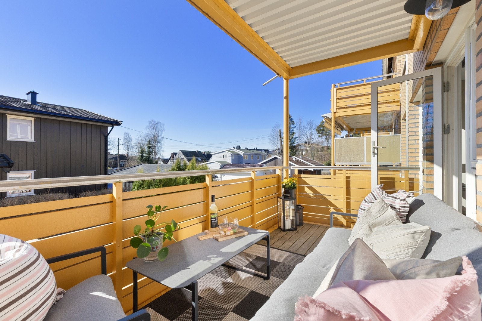 Solforholdene er svært gode, med sol fra ca. kl 11.00 -22 sommerstid Galleribilde