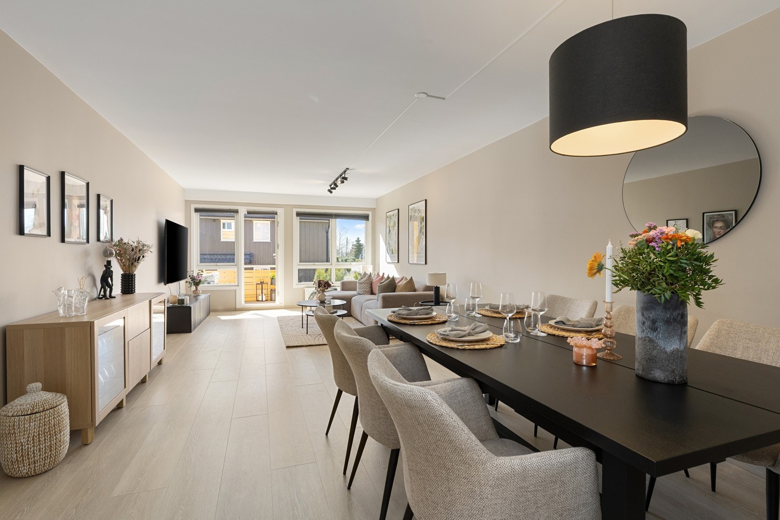 Veggene er malte slette overflater, og det er godt med belysning. Galleribilde