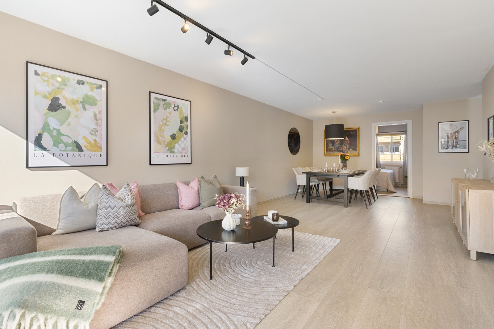 Stuen er svært romslig og enkel å innrede Galleribilde