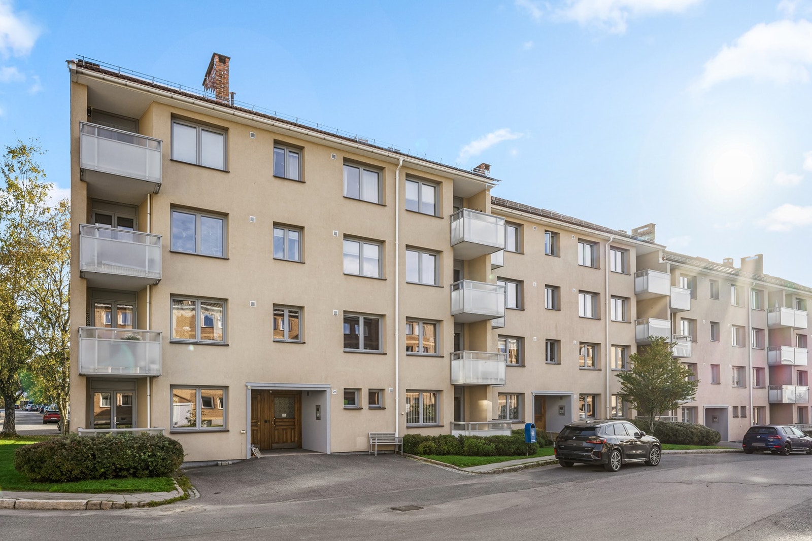 Borettslaget består av 88 leiligheter fordelt på to lavblokker. Det er mulighet for å leie fast parkeringsplass (årlig leie kr 600,-). Galleribilde