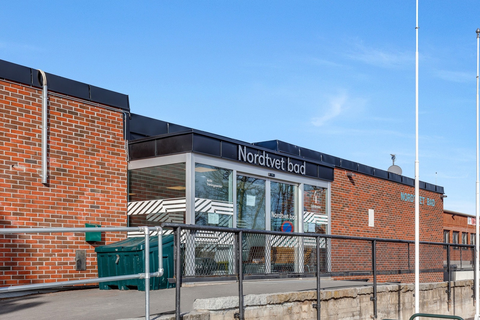 Nordtvet bad ligger like i nærheten av borettslaget og er åpent alle dager i uken. Galleribilde