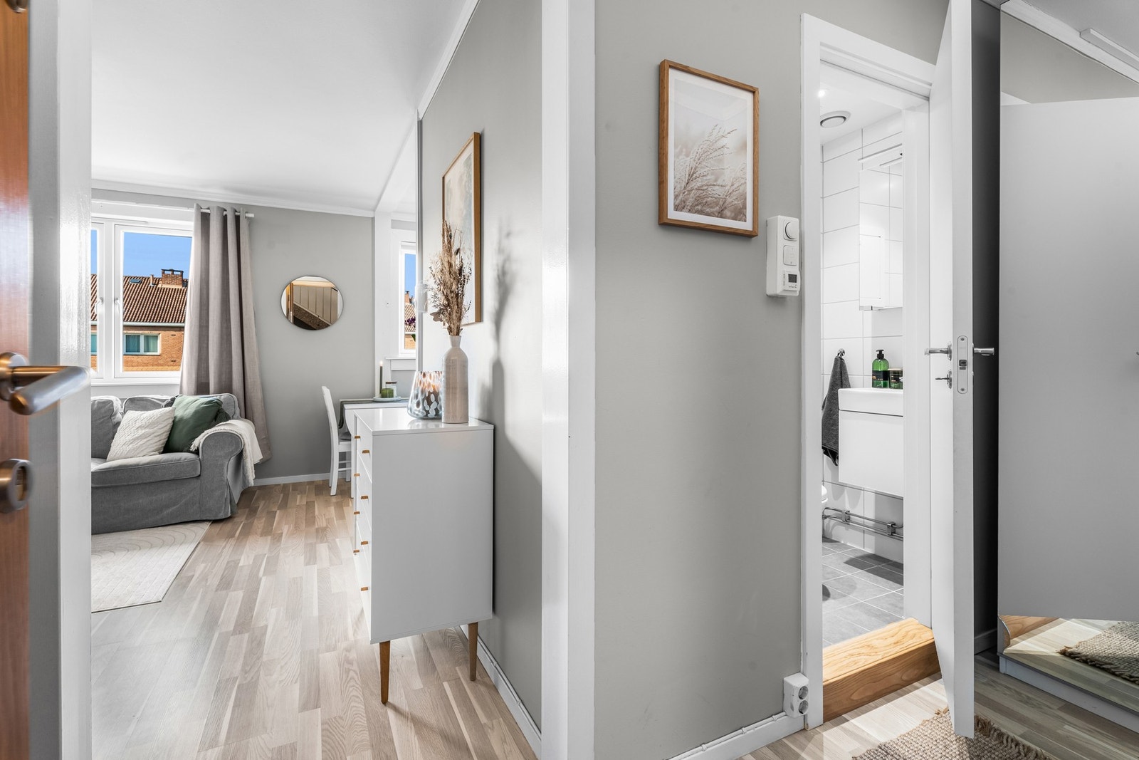 Leiligheten ligger i 4. etasje med kun loft (bodarealer) over. Det er godt med naturlig lys. Galleribilde