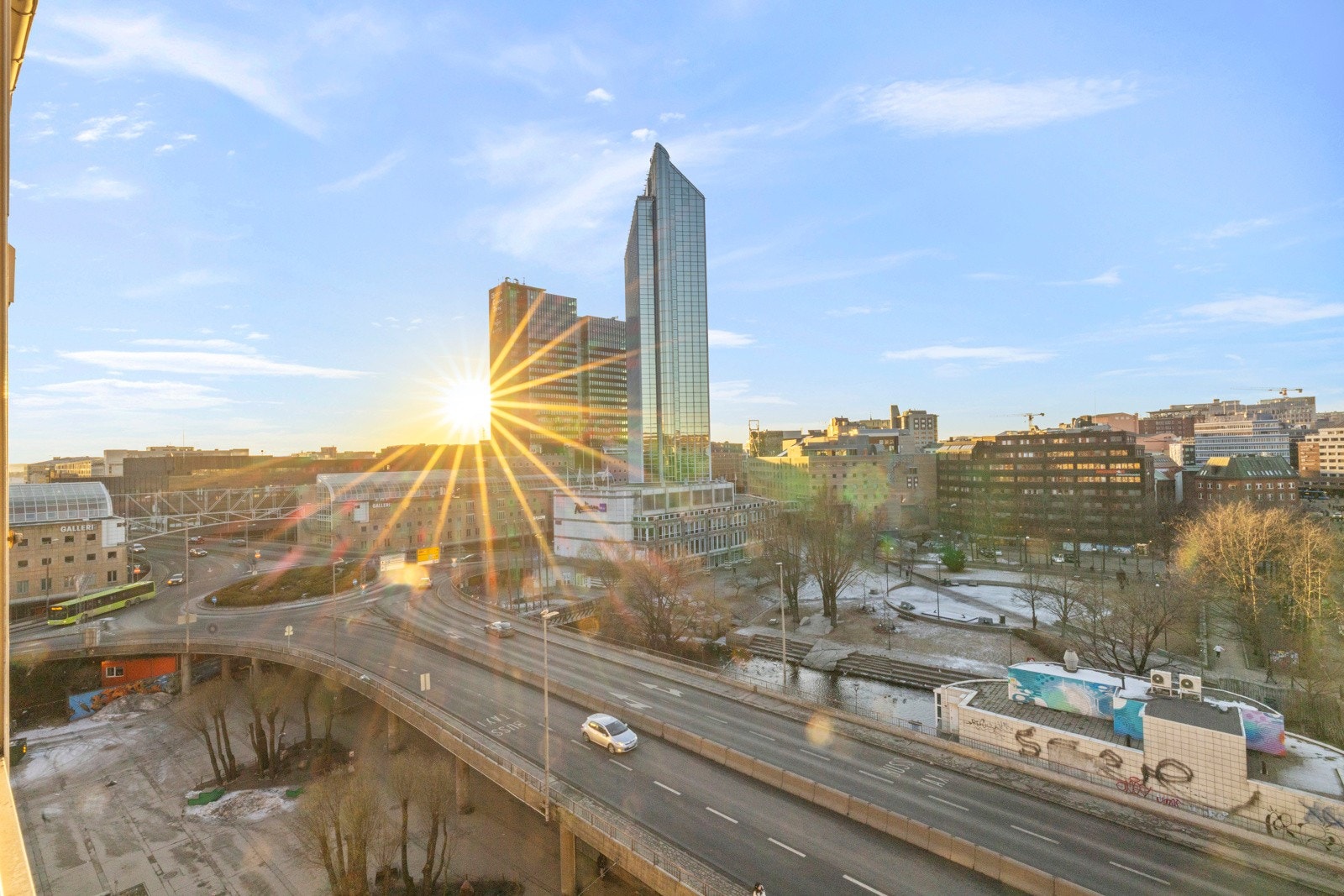 Fra balkongen kan du nyte utsikten over Oslo sentrum. Galleribilde