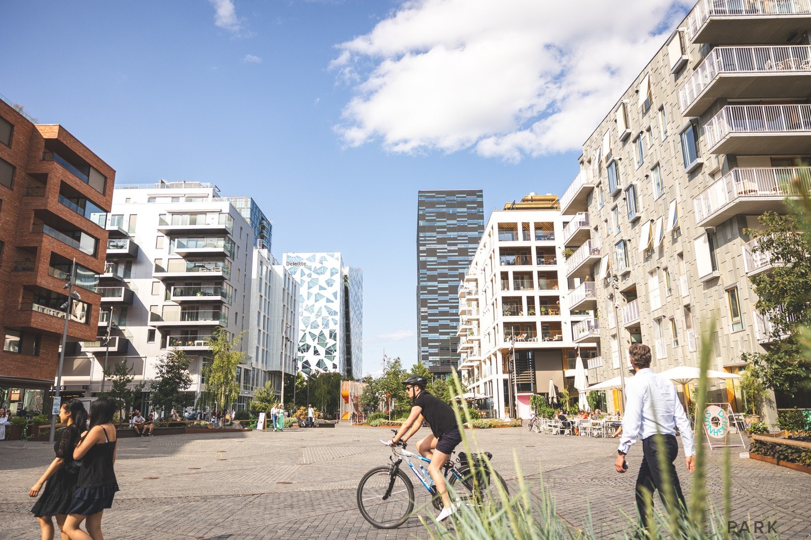 Bjørvika, med sitt moderne bymiljø, spennende kulturtilbud som Operaen, Deichman bibliotek og MUNCH-museet, er kun 10-15 minutters gange unna. Galleribilde