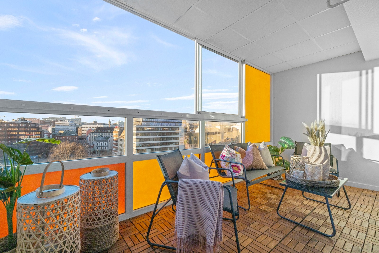 En pen og luftig 2-roms selveierleilighet, høyt plassert i 9. etasje i hjertet av Oslo sentrum. Galleribilde