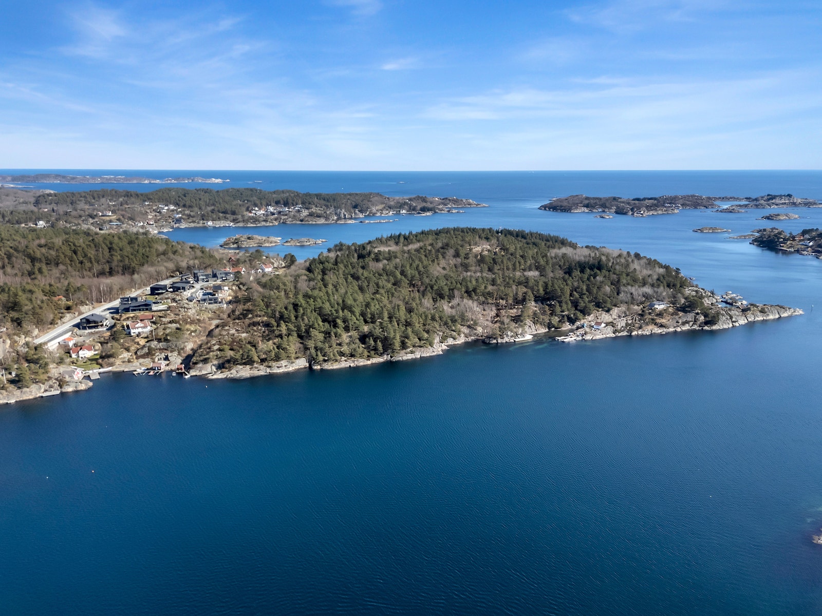 Boligfelt med sjønær beliggenhet Galleribilde