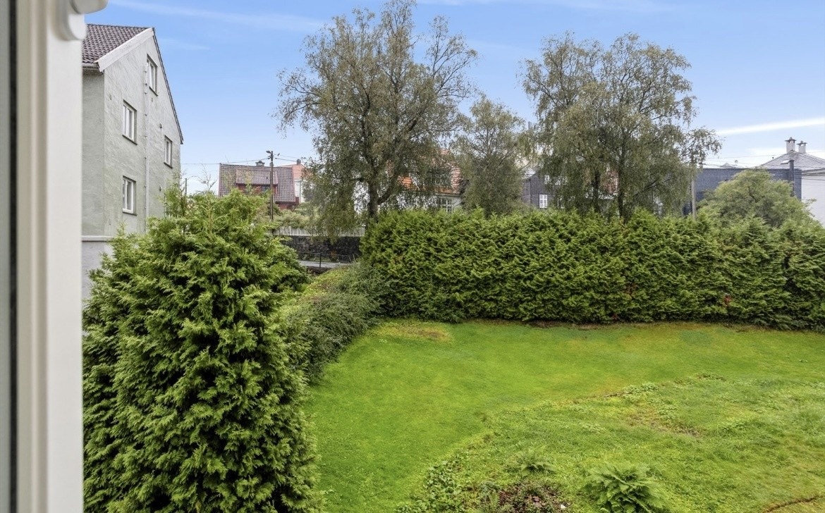 Bakgård Galleribilde