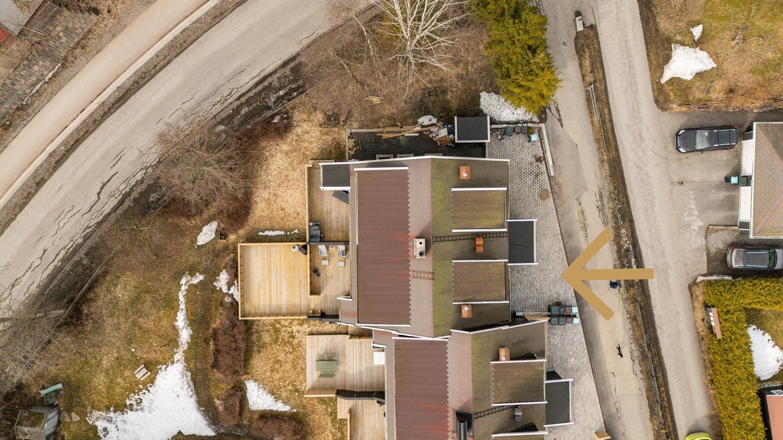 Området er populært blant både barnefamilier og unge par i etableringsfasen, takket være det trygge nærmiljøet og korte avstander til skoler og barnehager. Galleribilde