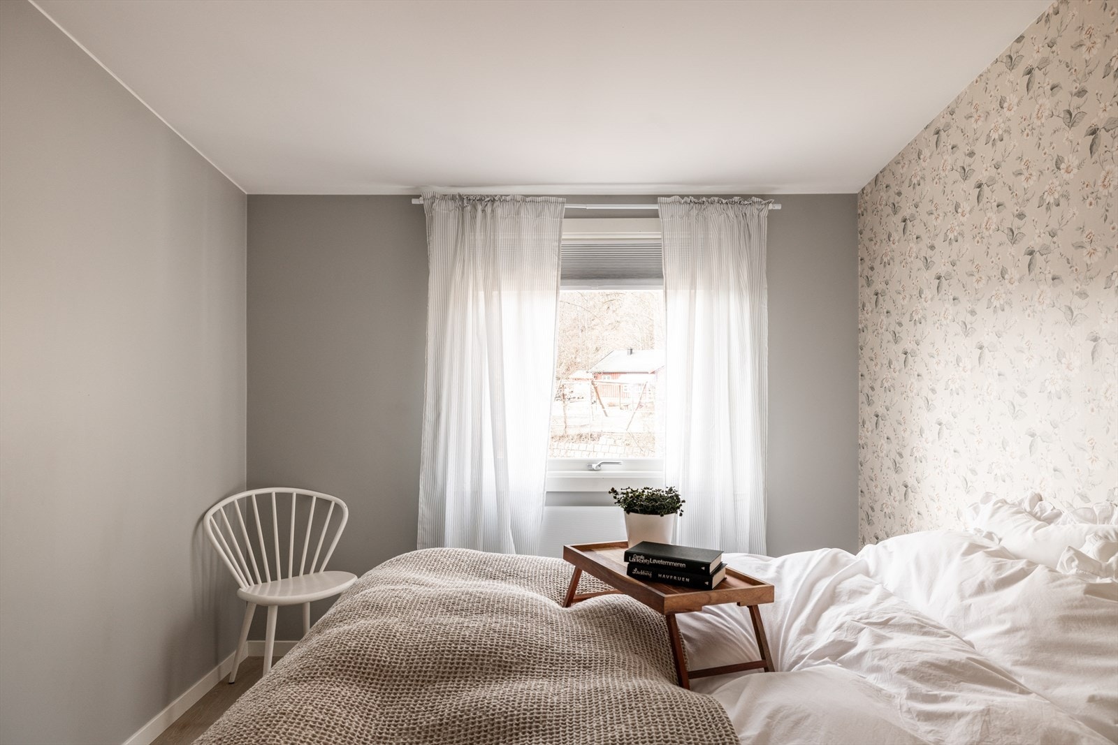 Hovedsoverommet har god plass til dobbeltseng. Galleribilde