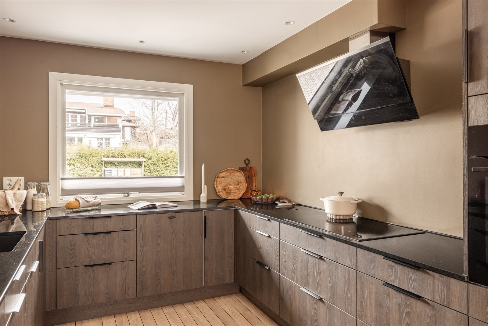 Kjøkkenet er utstyrt med komfyrvakt og aquastopp. Galleribilde