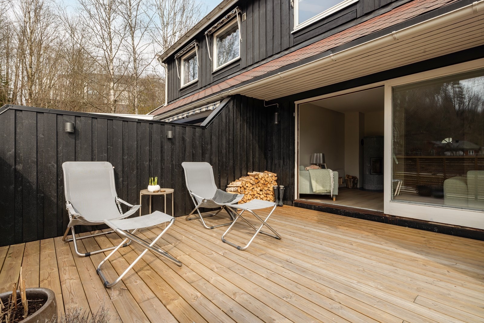 Terrassen vender mot syd og har derfor gode solforhold. Galleribilde