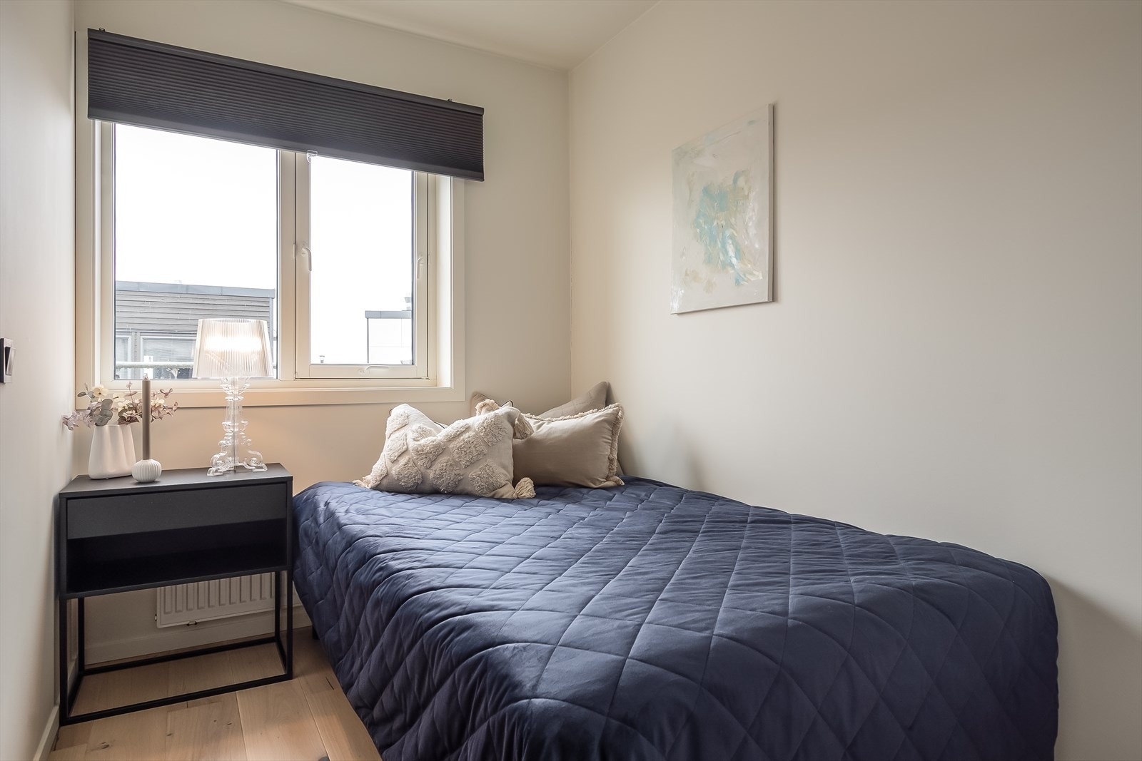 Det andre soverommet fungerer ypperlig som gjesterom eller hjemmekontor. Galleribilde