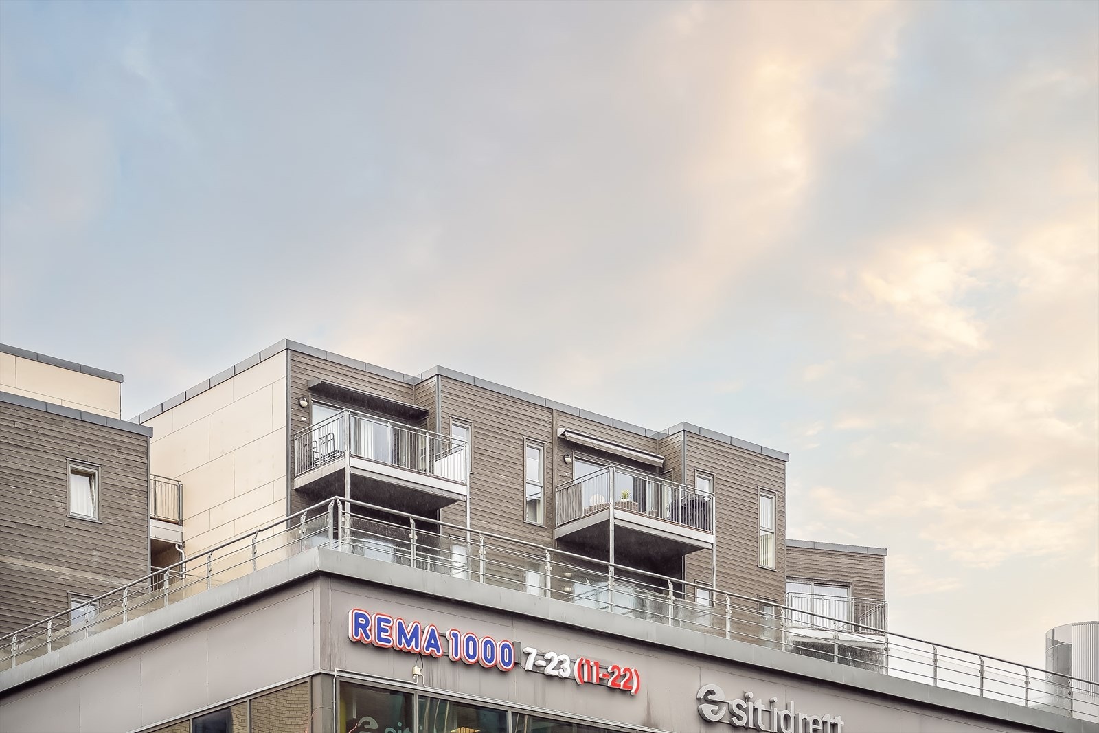 Leiligheten nyter en særdeles god beliggenhet midt på populære Solsiden. Galleribilde