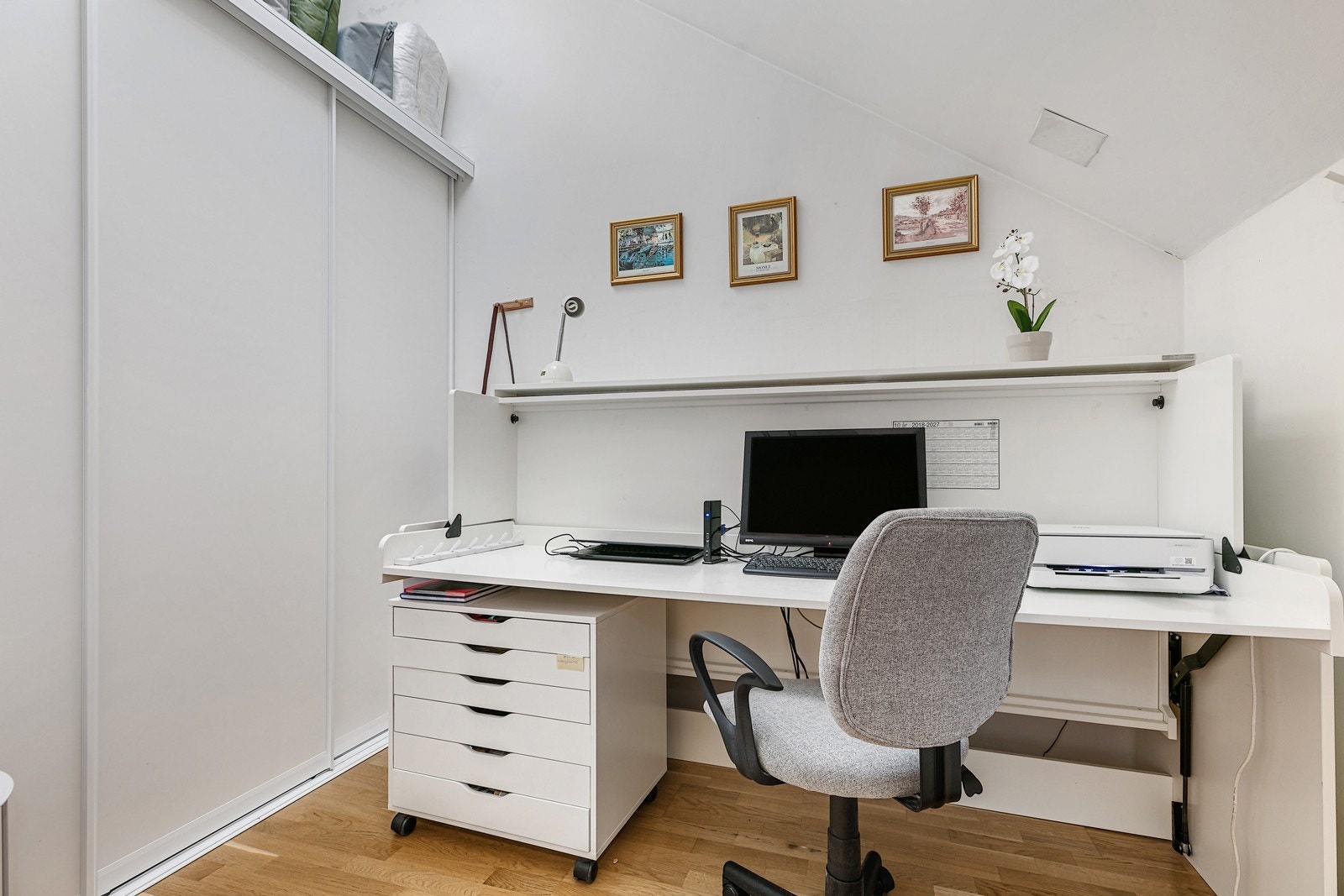 Soverom 2 er i dag innredet som et kontor. Galleribilde