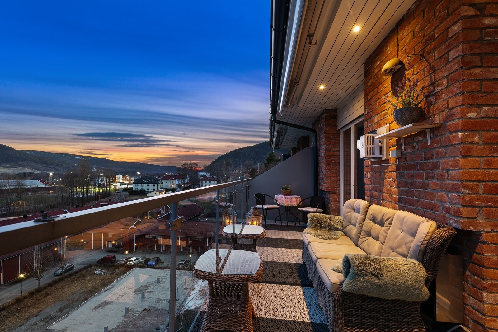 Utsikt over Solbergelva og videre mot Eikerbygdene! Galleribilde