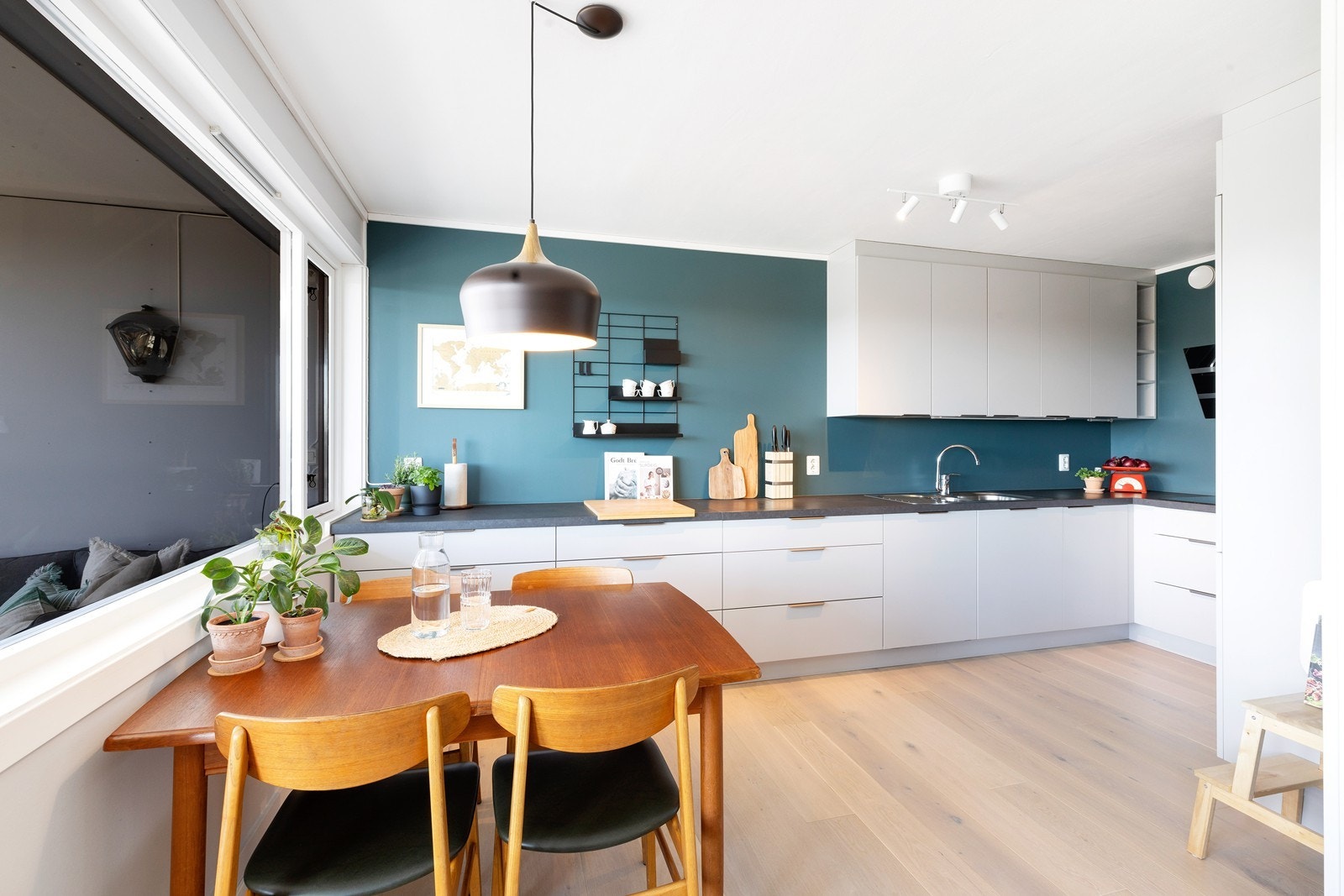 Plass til spisebord ved kjøkken Galleribilde